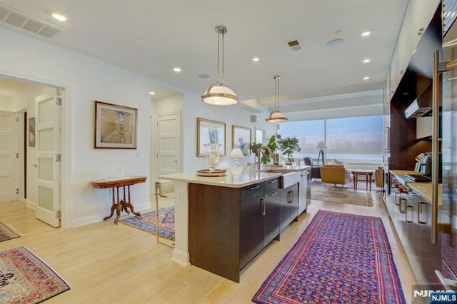 9 Somerset Lane 203-204, Edgewater, NJ 07020