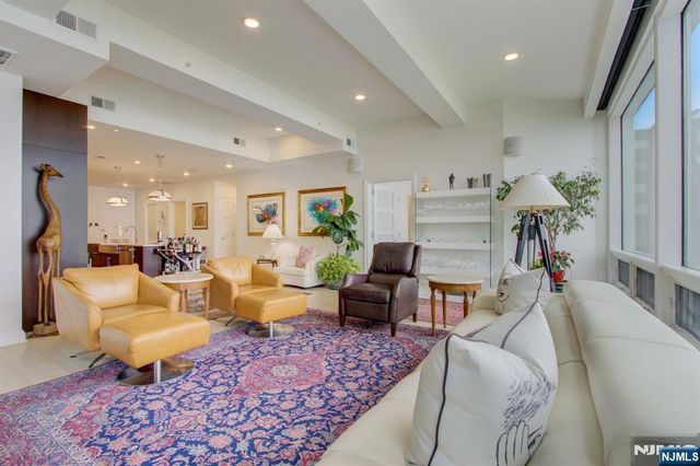 9 Somerset Lane 203-204, Edgewater, NJ 07020