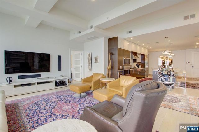 9 Somerset Lane 203-204, Edgewater, NJ 07020