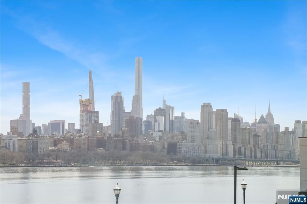9 Somerset Lane 203-204, Edgewater, NJ 07020