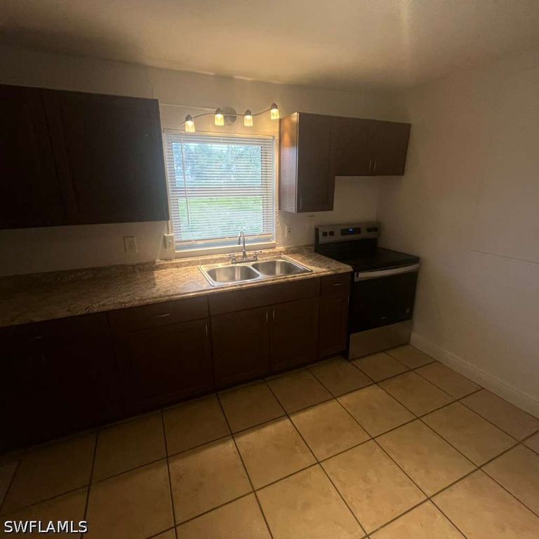 1427 Markland, Fort Myers, FL 33916