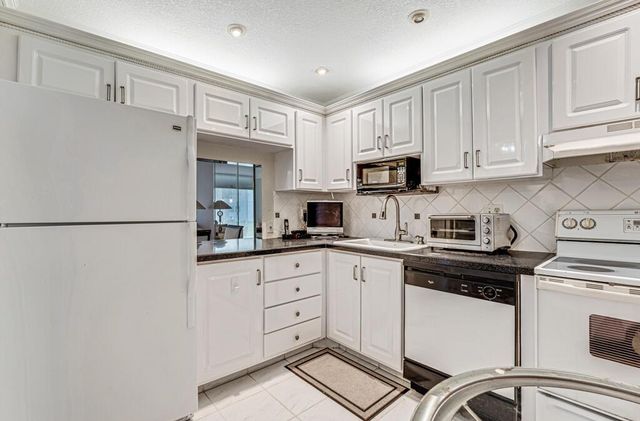 33 Abbey Lane 103, Delray Beach, FL 33446