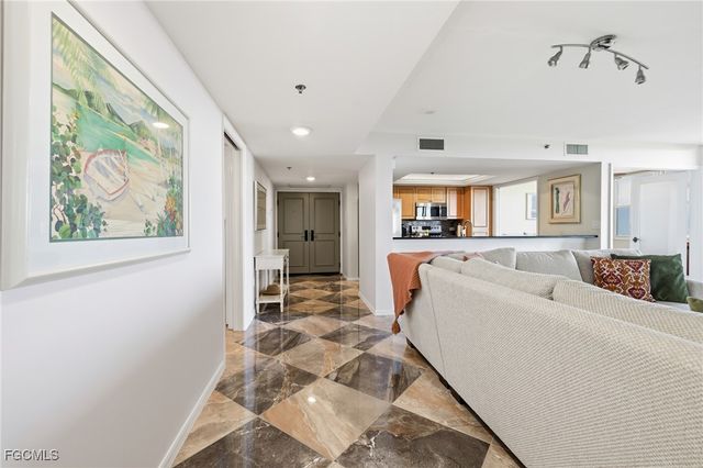 6585 Nicholas BLVD 703, Naples, FL 34108