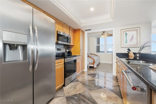 6585 Nicholas BLVD 703, Naples, FL 34108