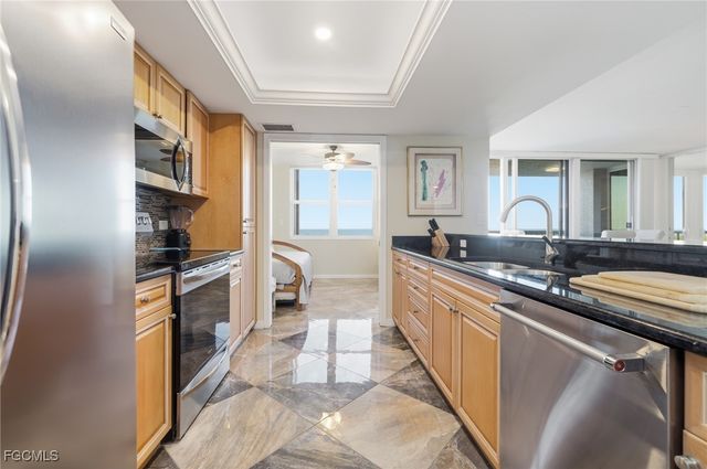 6585 Nicholas BLVD 703, Naples, FL 34108