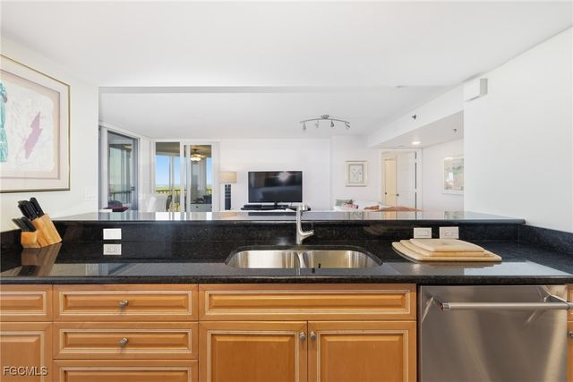 6585 Nicholas BLVD 703, Naples, FL 34108