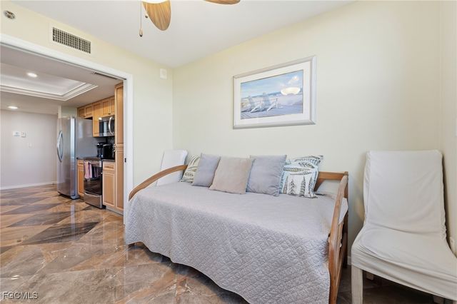 6585 Nicholas BLVD 703, Naples, FL 34108