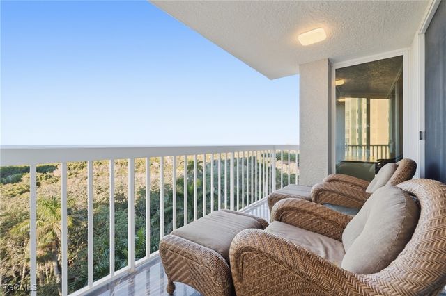 6585 Nicholas BLVD 703, Naples, FL 34108