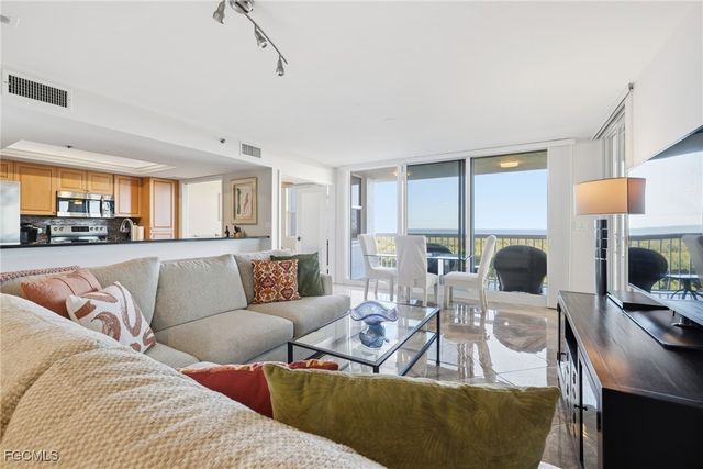 6585 Nicholas BLVD 703, Naples, FL 34108