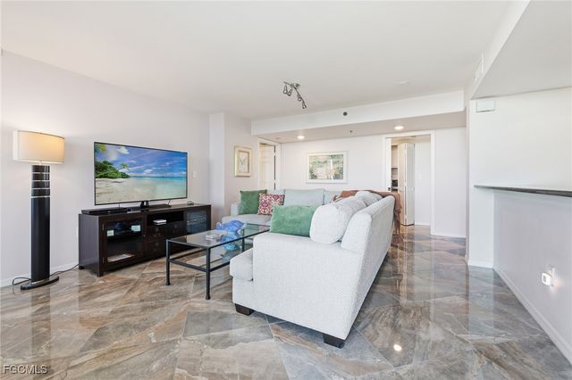 6585 Nicholas BLVD 703, Naples, FL 34108