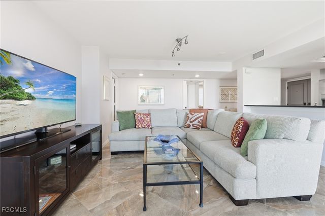 6585 Nicholas BLVD 703, Naples, FL 34108