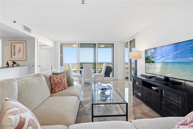 6585 Nicholas BLVD 703, Naples, FL 34108