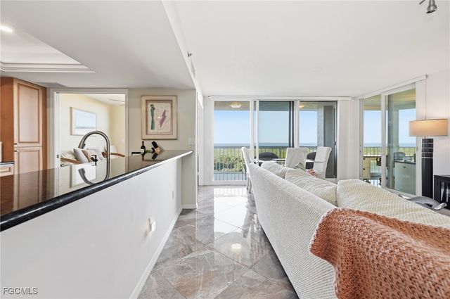 6585 Nicholas BLVD 703, Naples, FL 34108