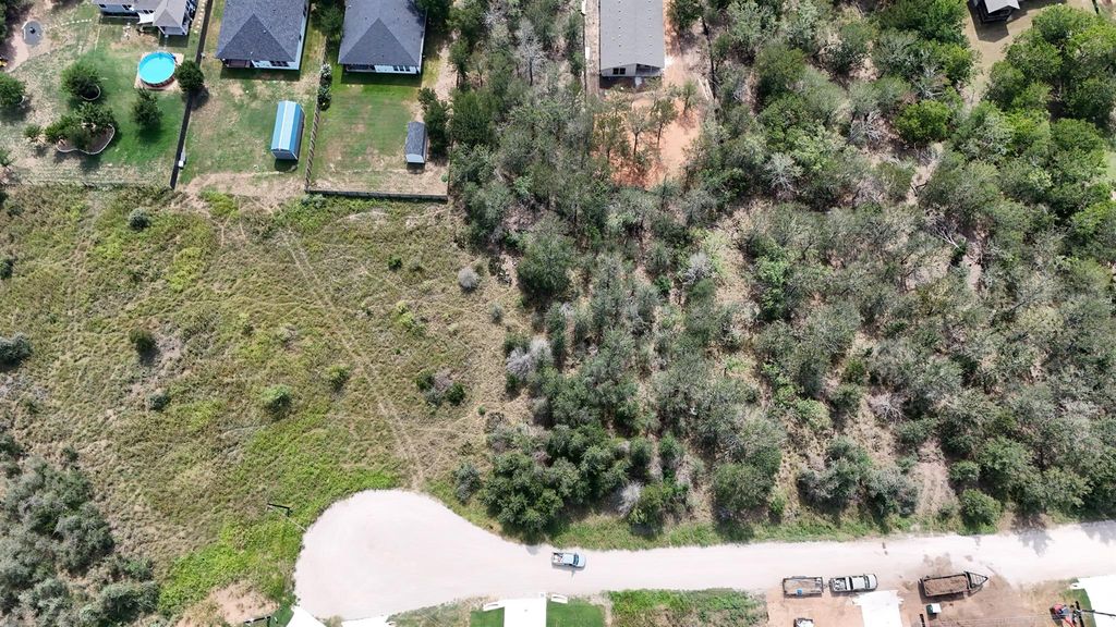 137 E Pauwela LN, Bastrop, TX 78602