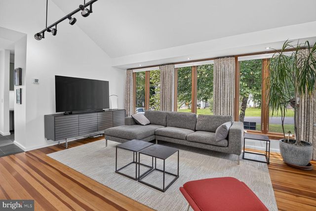 4544 FAIRFIELD DR, Bethesda, MD 20814