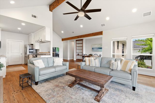 313 Lake Front Drive, Mabank, TX 75156