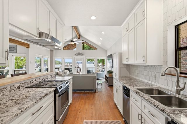 313 Lake Front Drive, Mabank, TX 75156