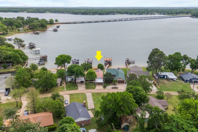 313 Lake Front Drive, Mabank, TX 75156