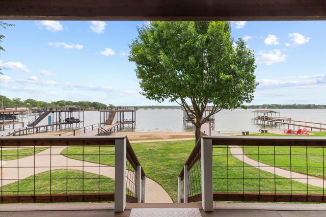 313 Lake Front Drive, Mabank, TX 75156