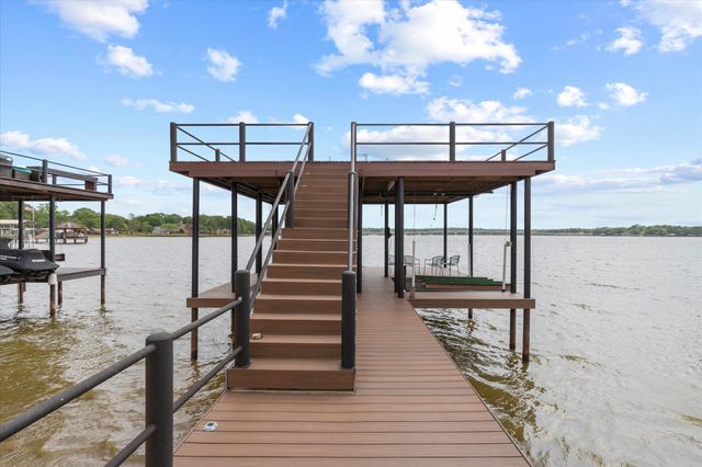313 Lake Front Drive, Mabank, TX 75156