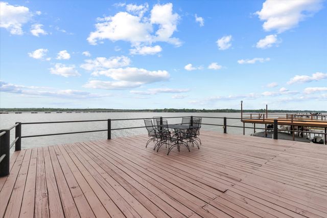 313 Lake Front Drive, Mabank, TX 75156