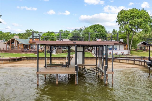313 Lake Front Drive, Mabank, TX 75156