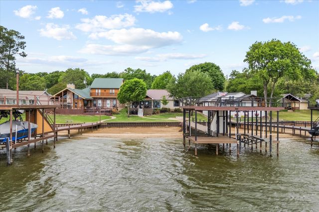 313 Lake Front Drive, Mabank, TX 75156