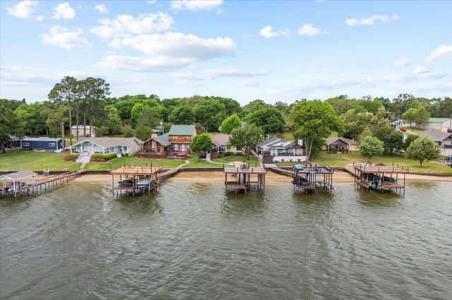 313 Lake Front Drive, Mabank, TX 75156