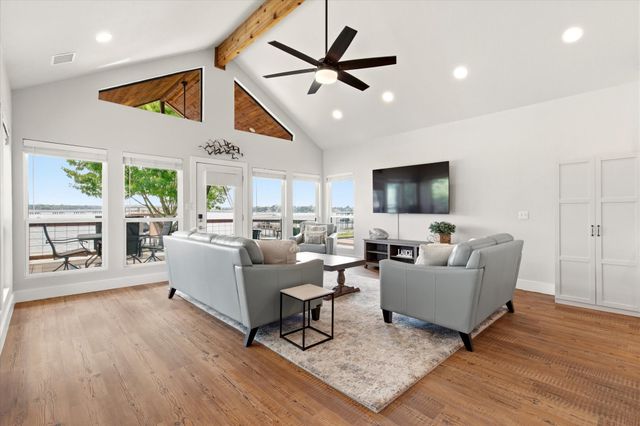 313 Lake Front Drive, Mabank, TX 75156