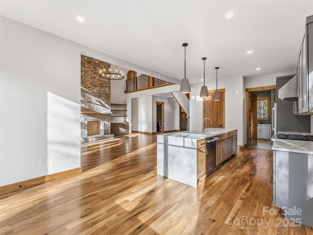 215 High Hemlock Trail, Brevard, NC 28712