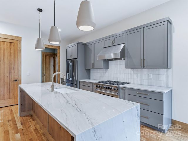 215 High Hemlock Trail, Brevard, NC 28712