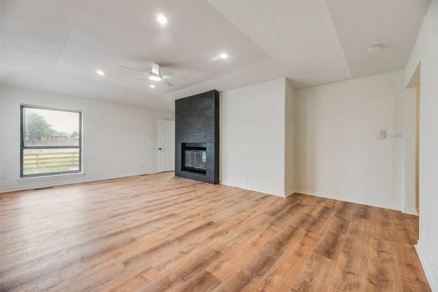 2720 E Seeton Road, Grand Prairie, TX 75054