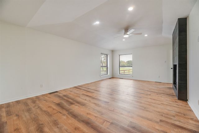 2720 E Seeton Road, Grand Prairie, TX 75054