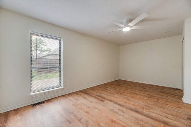 2720 E Seeton Road, Grand Prairie, TX 75054