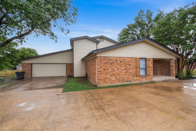 2720 E Seeton Road, Grand Prairie, TX 75054