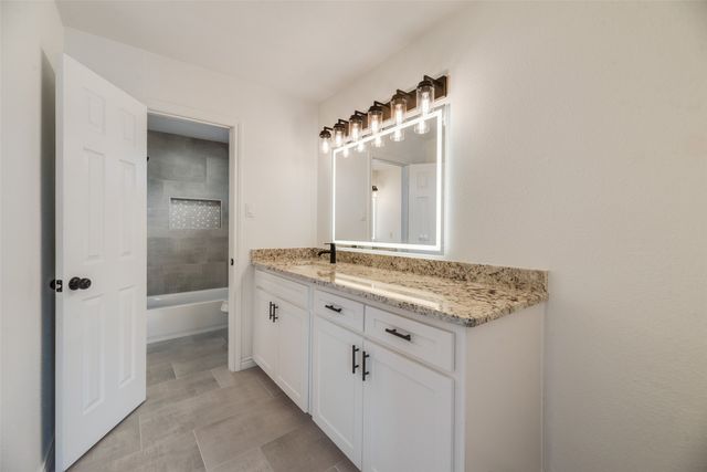 2720 E Seeton Road, Grand Prairie, TX 75054