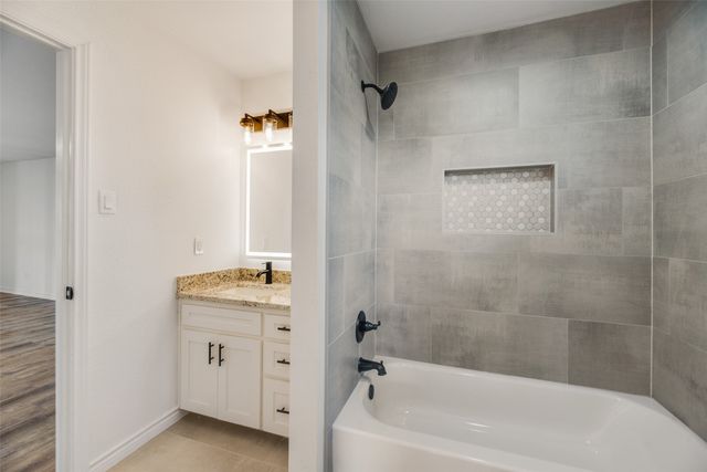 2720 E Seeton Road, Grand Prairie, TX 75054