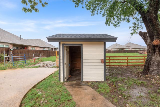 2720 E Seeton Road, Grand Prairie, TX 75054