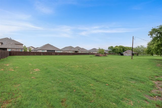 2720 E Seeton Road, Grand Prairie, TX 75054