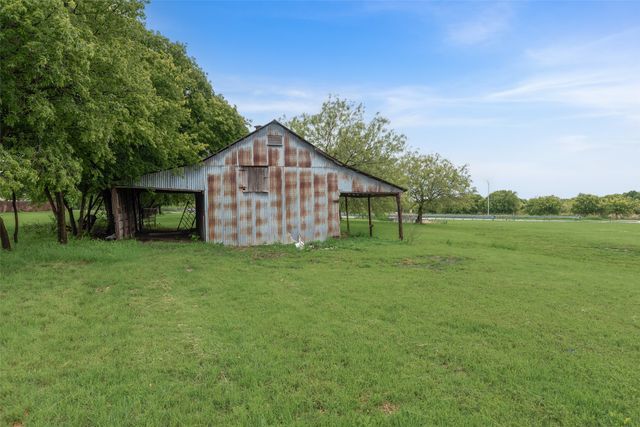 2720 E Seeton Road, Grand Prairie, TX 75054