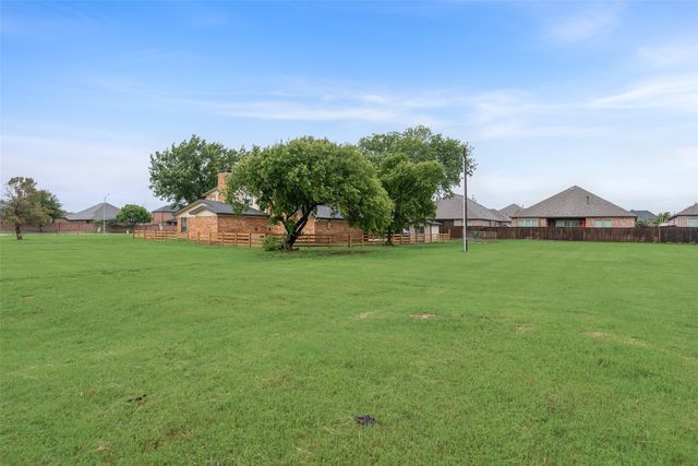 2720 E Seeton Road, Grand Prairie, TX 75054
