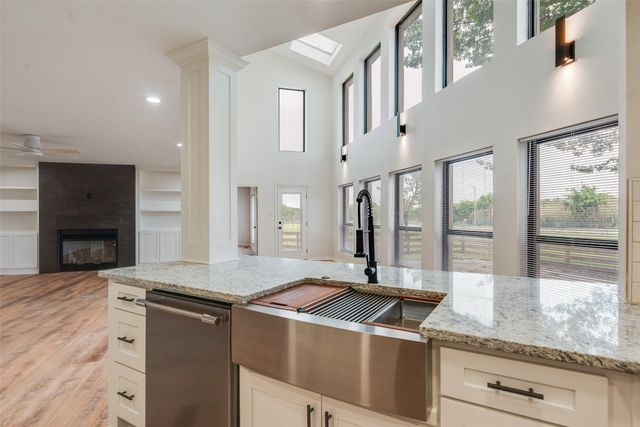 2720 E Seeton Road, Grand Prairie, TX 75054