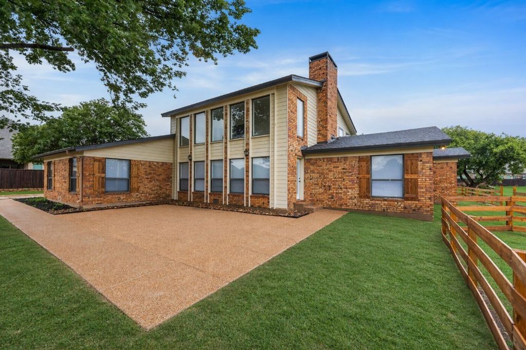 2720 E Seeton Road, Grand Prairie, TX 75054