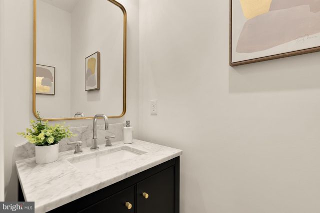 25 T ST NW, Washington, DC 20001