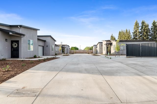 4132-4136 E Kaweah, Visalia, CA 93292
