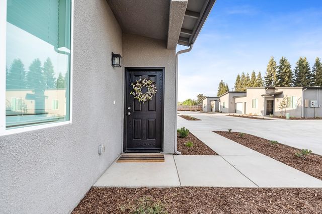 4132-4136 E Kaweah, Visalia, CA 93292