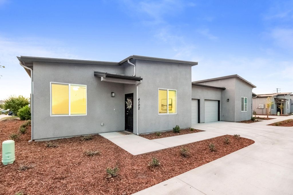 4132-4136 E Kaweah, Visalia, CA 93292