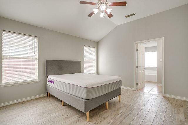 636 Clearbrook Street, Azle, TX 76020