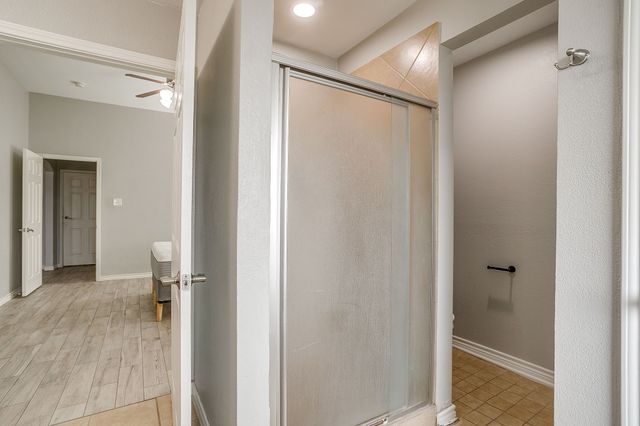 636 Clearbrook Street, Azle, TX 76020