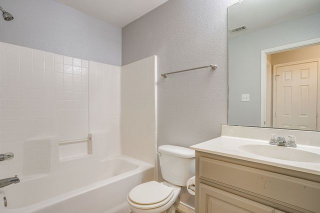 636 Clearbrook Street, Azle, TX 76020